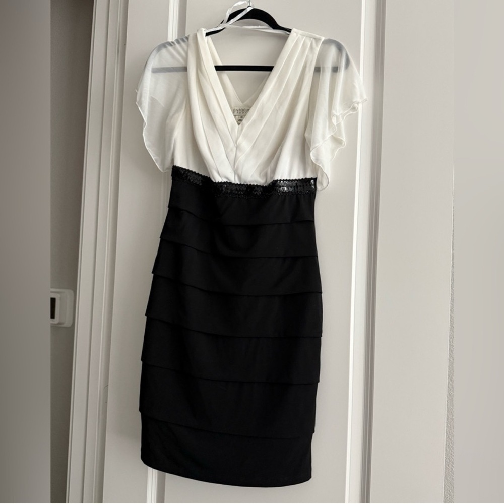EnFocus Studio black white dress butterfly sleeve mini V-neck party size 4.